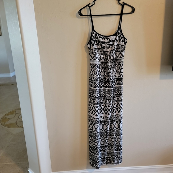 Long Aztec Print Dress - Picture 2 of 4